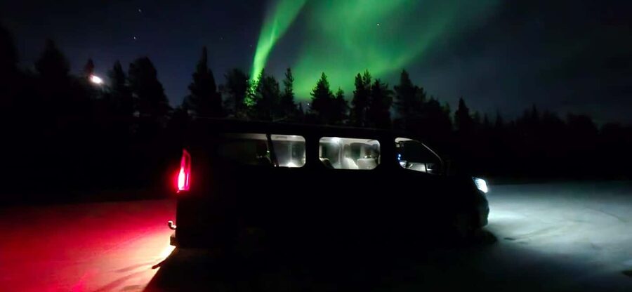 Levi: Northern Lights by Minivan with hot drinks and snacks - Hot tea, snacks, and the comfort you actually feel after 30 minutes outside