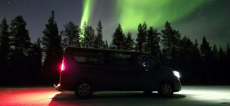 Levi: Northern Lights by Minivan with hot drinks and snacks - Shooting stars time: what you do if the aurora is shy