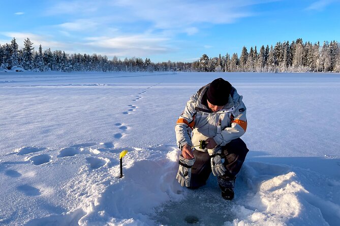 Levi: Small group ice fishing experience - What happens at the fishing spot, step by step