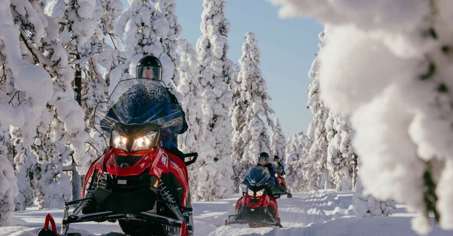 Levi: Snowmobile Safari to the Levi Nature - Hot Berry Juice and Cookies: The Warm-Up That Turns It Sweet