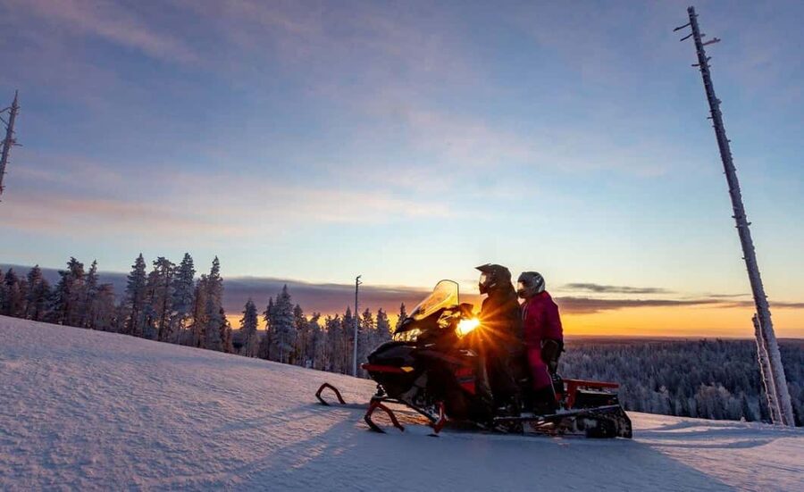 Levi: Twilight Snowmobile Safari & Stargazing Experience - Finishing in a Finnish cabin: hot drinks, cookies, and telescope time