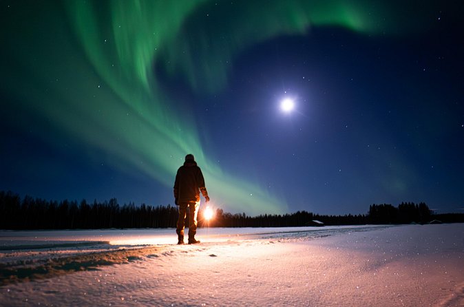 Northern Lights Hunting Expedition in Ranua, Lapland - Campfire comfort and warm treats: why it matters for a long night