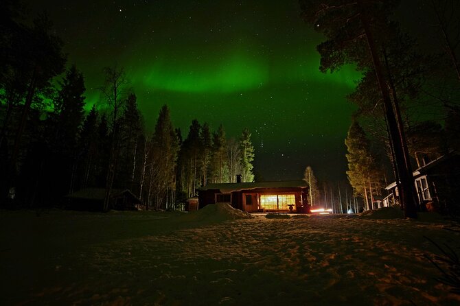 Northern Lights Hunting in Lappish old cottage - Pickup times around Rovaniemi: plan for the dark, not the schedule