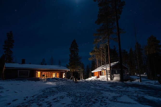 Northern Lights Hunting in Lappish old cottage - Tahtamankuja cottage stop: panoramic north views in a forest setting