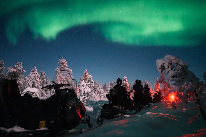 Northern lights safari by snowmobile - Northern Lights by snowmobile: what makes this Rovaniemi night ride different