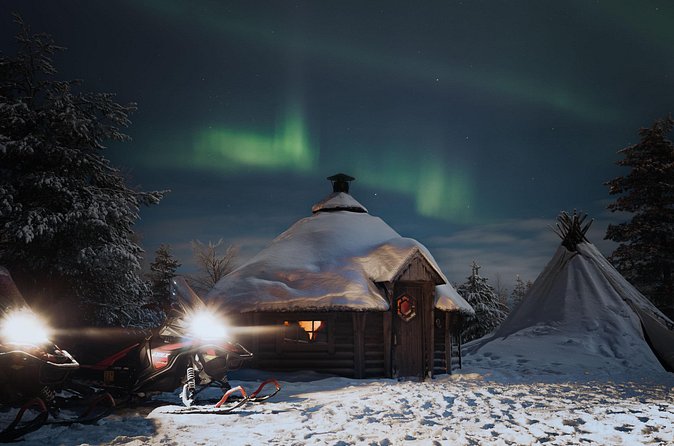 Northern lights safari by snowmobile - Comfort and cold control: how to avoid the bumpy-seat and freezing-sledge problems