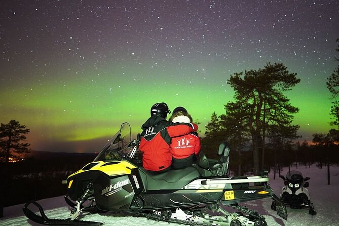 Northern Lights Snowmobile Hunt - Getting geared up and meeting the snowmobile rules