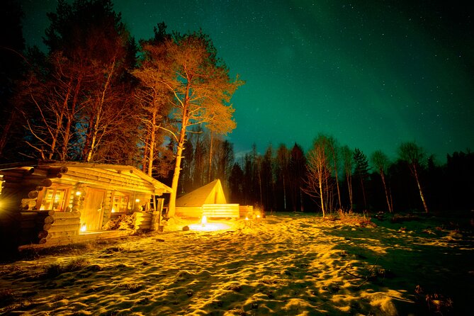 Northern Lights Tour in Atmospheric Cottage - The Laavu, the Lake Air, and Waiting Without Freezing