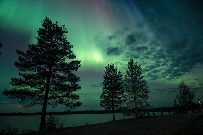 Northern Lights Tour with BBQ and drinks - Aurora photography basics: heat packs and why a tripod helps