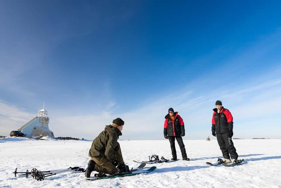 Oulu: Arctic Sea Snowshoe Experience - Suiting up for snowshoe walking: what is included and why it matters