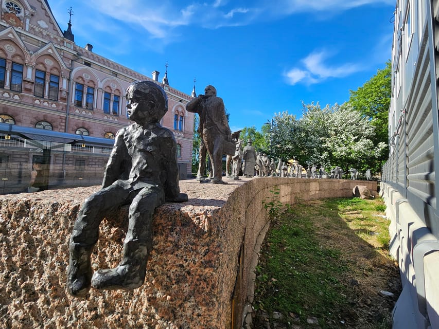 Oulu: City Tour - Where You Start: Toripolliisi Square and the “Big Policeman” Meet Point