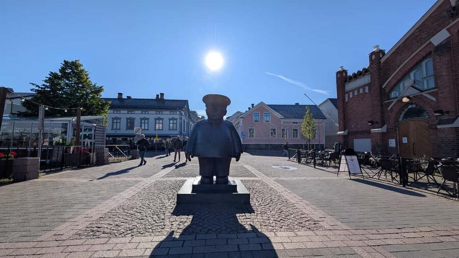 Oulu City Tour: Discover the heart of Oulu in just 1 hour! - A Fast, Local Intro to Oulu on a 1-Hour Walk