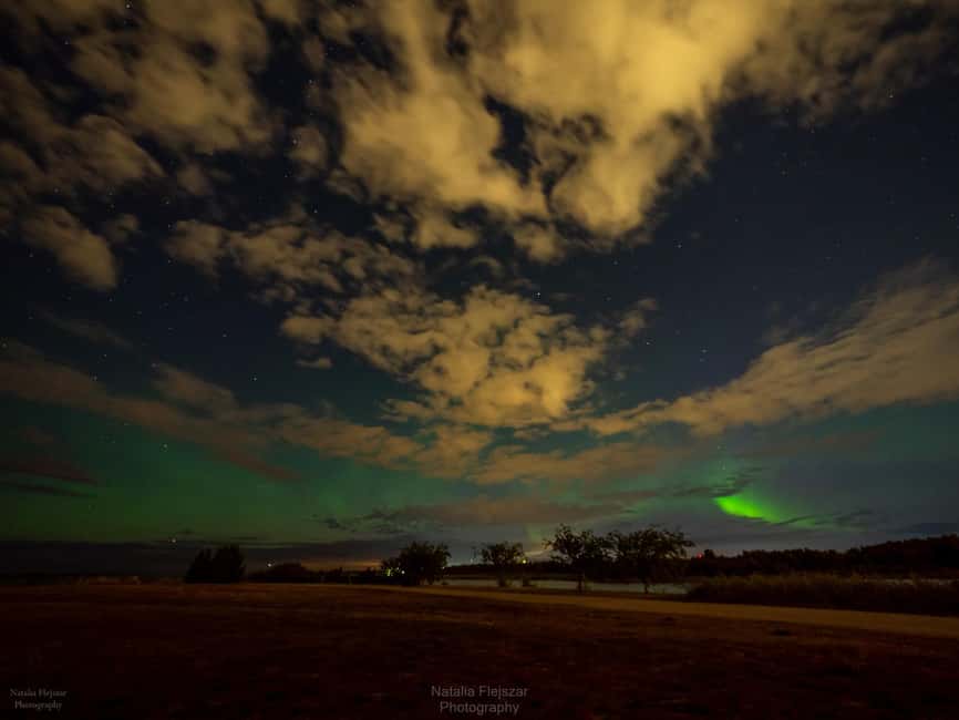 Oulu: Guided Night Walking Tour with Northern Lights Hunting - Starting at Tori Poliisi, then walking into Oulu’s night rhythm