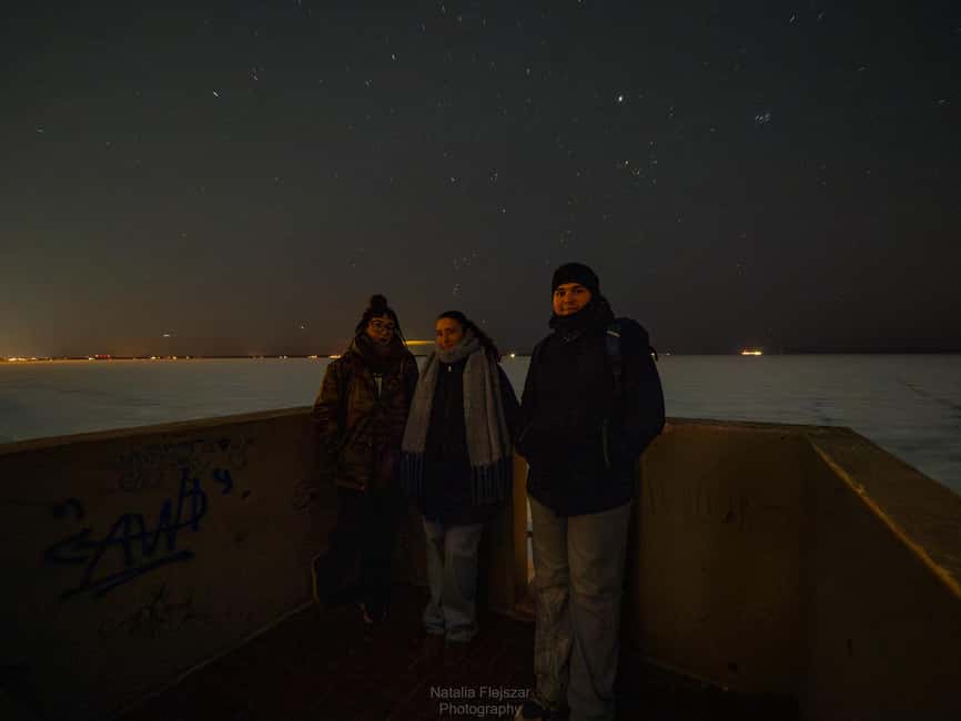 Oulu: Guided Night Walking Tour with Northern Lights Hunting - Nallikari beach and the frozen-sea walk (Jan to Apr)