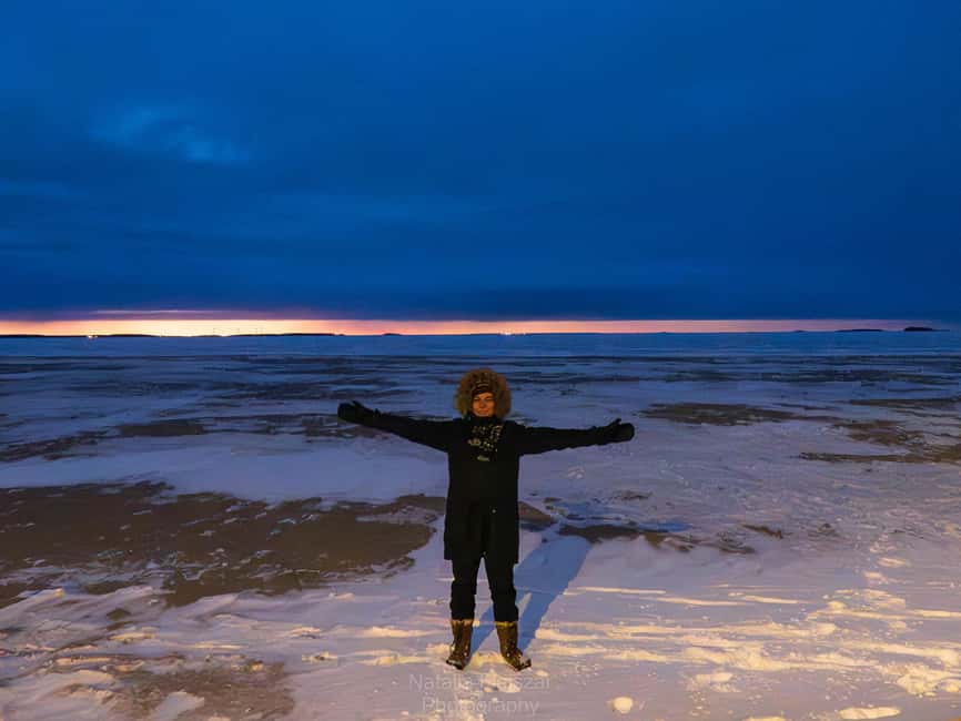 Oulu: Guided Night Walking Tour with Northern Lights Hunting - The route to Nallikari: Pikisaari, the river delta, and arctic sea views