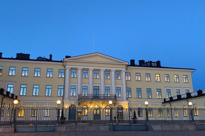 Private Helsinki Sightseeing walking + Car - Esplanadi Park for slow walking, design shops, and people watching