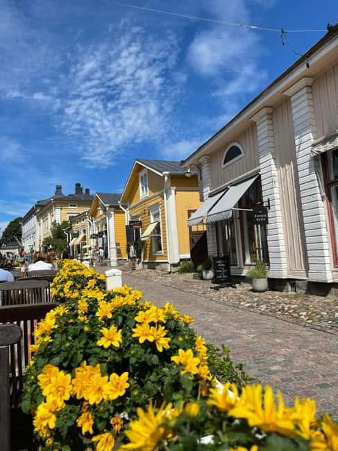 Private Medieval Porvoo by Car from Helsinki - Tea House Break at Helmi: A Simple Way to Taste Local Life