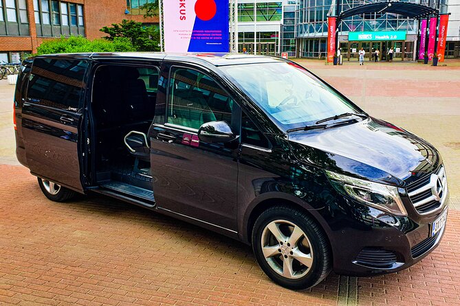 Private VIP Transfer from or to Helsinki Airport - Pickup that works: where you get picked up and how you find the car