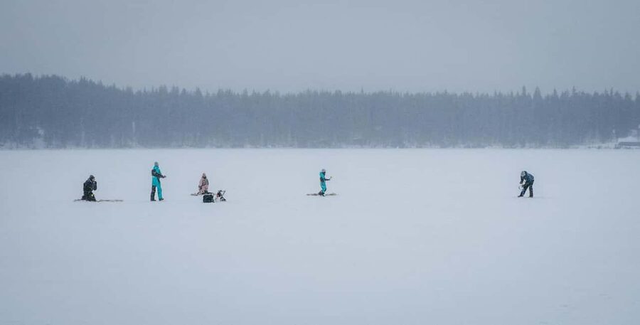 Pyhä: Ice Fishing Experience at Frozen Lake - Getting set up with included gear, warm drinks, and a guide’s pace