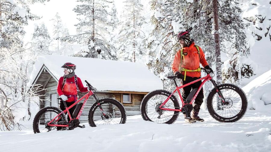 Pyhätunturi: Electric Fatbike Tour in Finnish Lapland - Entering Pyhä-Luosto National Park on a guided winter ride