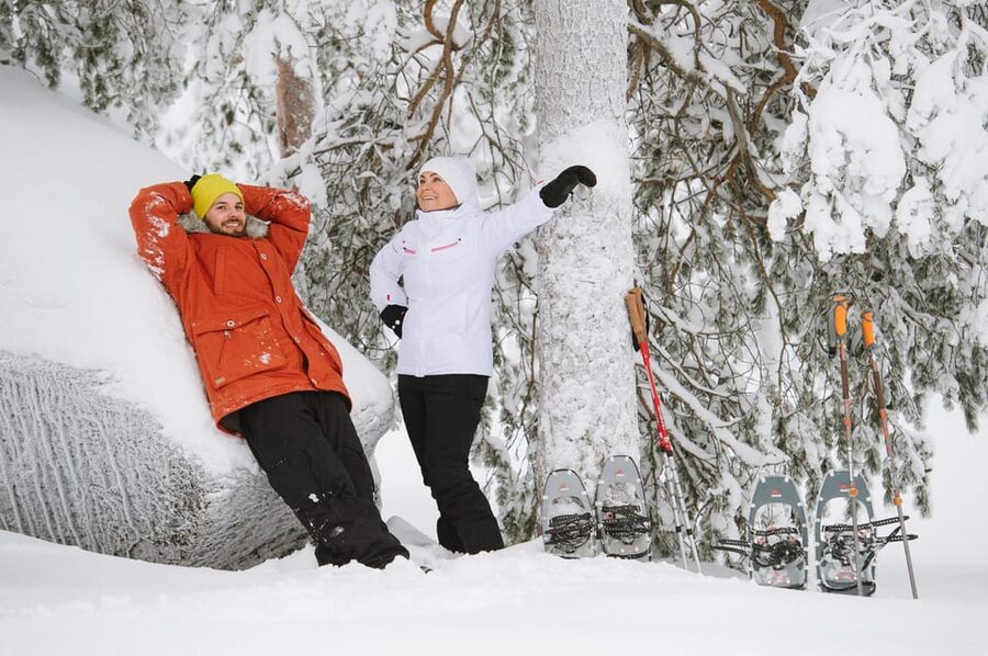 Pyhätunturi: Scenic Snowshoeing Tour in Finnish Lapland - Down near the park and the reindeer paddock moment