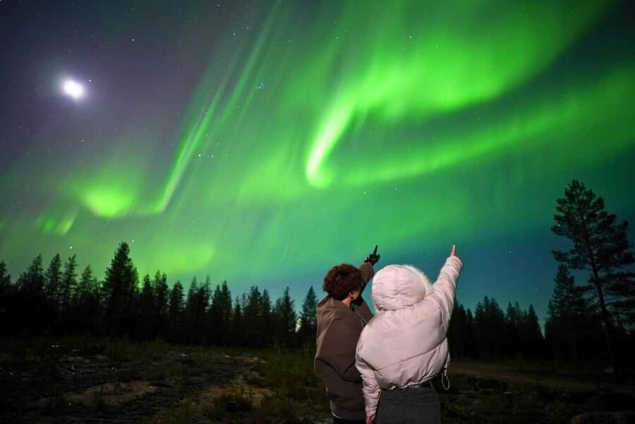 Rovaniemi:%100 Money Back Guarantee Northern Lights Hunting - Price and value: what you pay for beyond the sticker