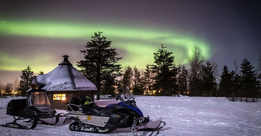 Rovaniemi: Aurora Borealis Snowmobile Safari with Campfire - Northern Lights hunting: what you can actually do with the sky