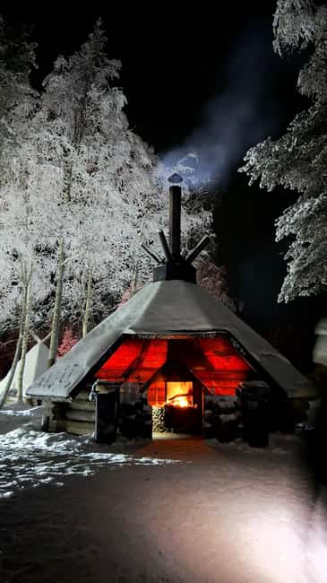 Rovaniemi Aurora Fire & Flavour - Arctic Gastronomy Tour - Fire-Cooked Dinner: Salmon, Sausages, and Rice Flatbreads by Open Flame
