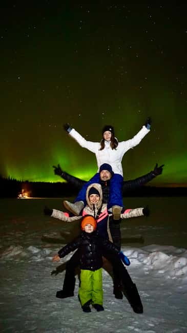 Rovaniemi: Aurora Hunting Photography Tour with Barbeque - The fire stop: Finnish sausages, hot drinks, and gingerbread warmth
