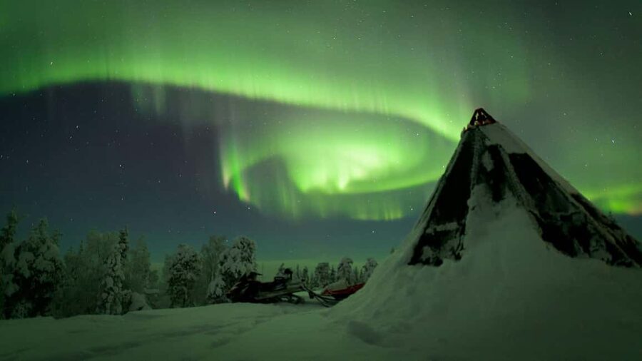 Rovaniemi: Auroras Northern Lights Trip - guaranteed lights - Getting There: Pickup, Winter Gear, and Leaving the City Glow