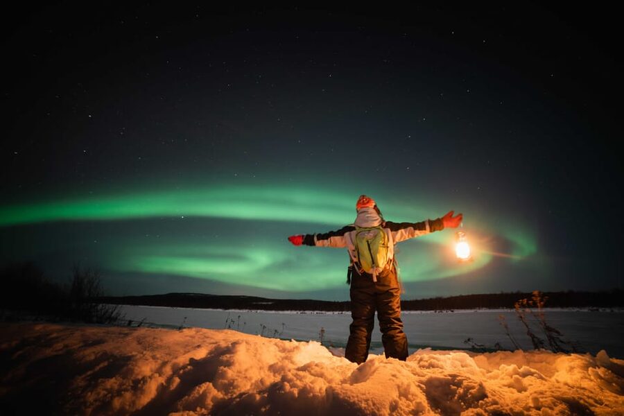 Rovaniemi: Best & Original Aurora Experience with Pro Photos - What the camp time adds: warmth, BBQ, and time to breathe