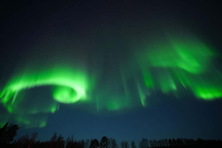 Rovaniemi: Coffee under Northern Lights & Professional Photo - What You Get in the Small Group: Up to 7 People, Real Attention