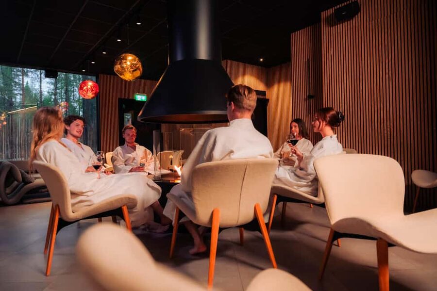 Rovaniemi: Daylight Forest spa,outdoor hot tubs and lunch - The 2-hour flow, from Invisible Forest Lodge reception to lunch