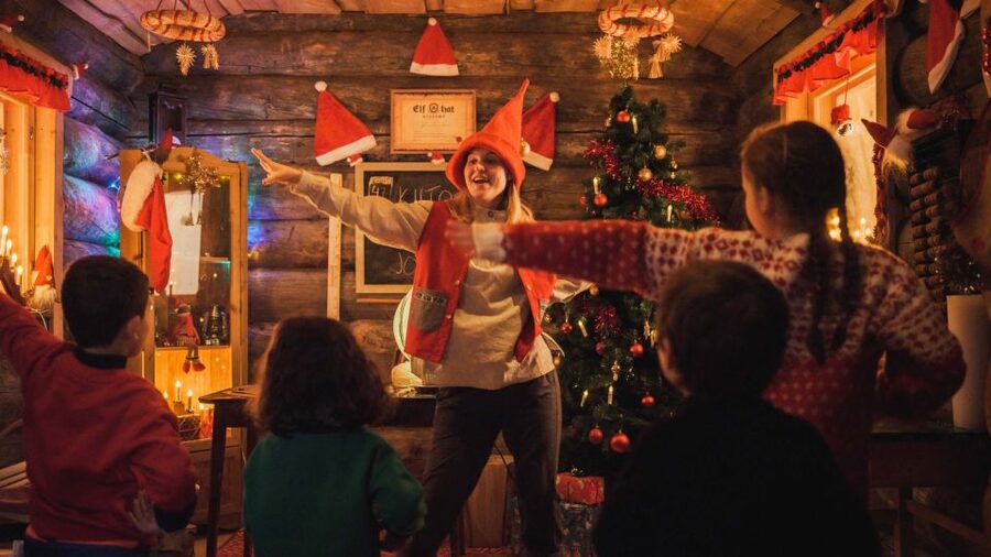 Rovaniemi: Elf Hat Academy in Santa's Village - What happens when you arrive: voucher exchange and a smooth start