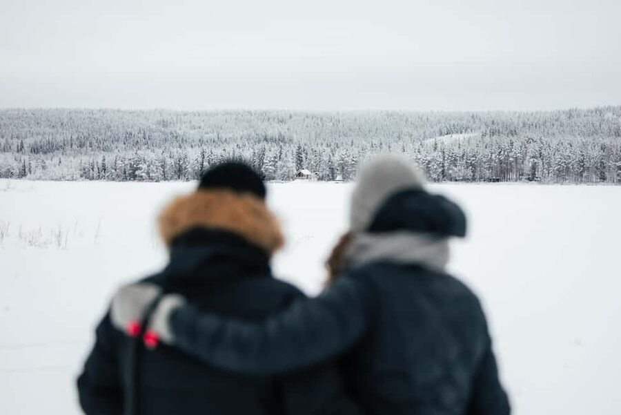 Rovaniemi: Finnish Sauna & Private Jacuzzi - Jacuzzi Time With Lake Views and a Shot at Northern Lights