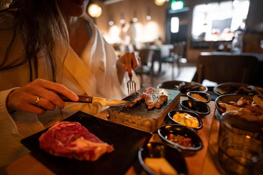 Rovaniemi: Forest Spa, Outdoor hot tubs and bathrobe dinner - Invisible Forest Lodge: Bathrobe Welcome and What to Wear