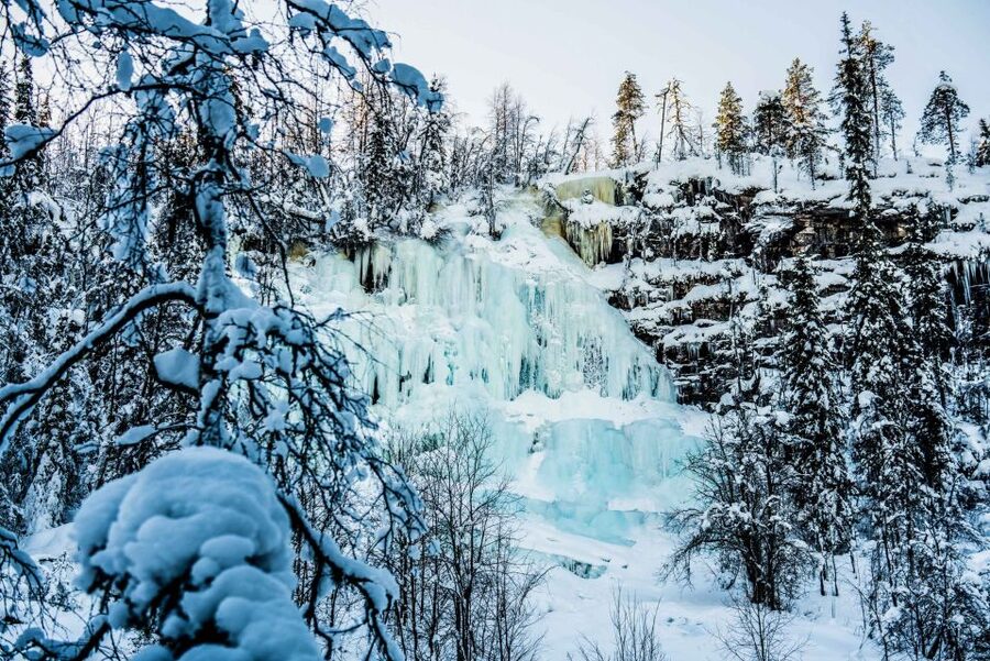 Rovaniemi: Frozen Waterfalls of Korouoma Canyon & Pro Photos - Campfire BBQ Lunch in a Lean-To: The Break You Actually Need