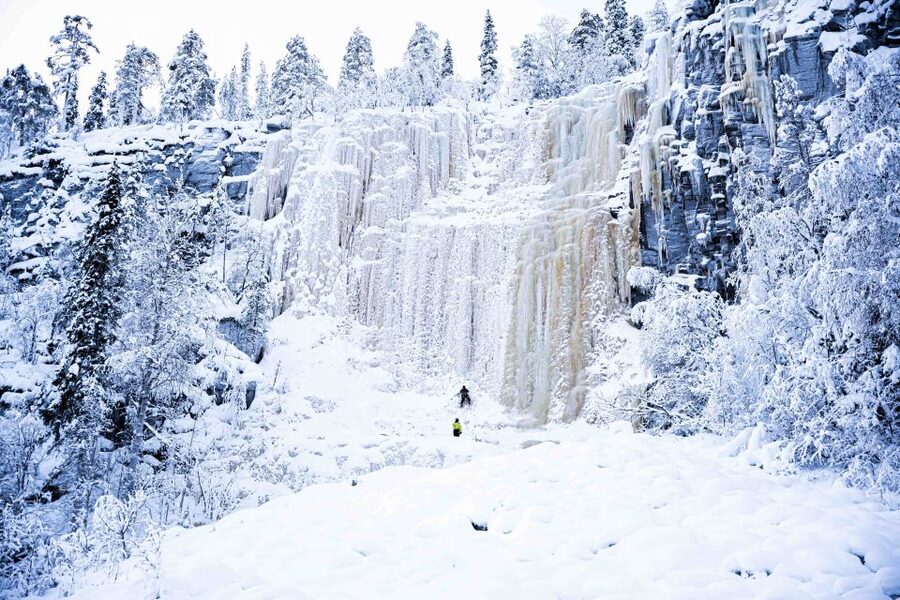 Rovaniemi: Frozen Waterfalls of Korouoma Canyon & Pro Photos - The 7-Hour Rhythm: Pickup, Ride, and a Frozen Gorge Walk