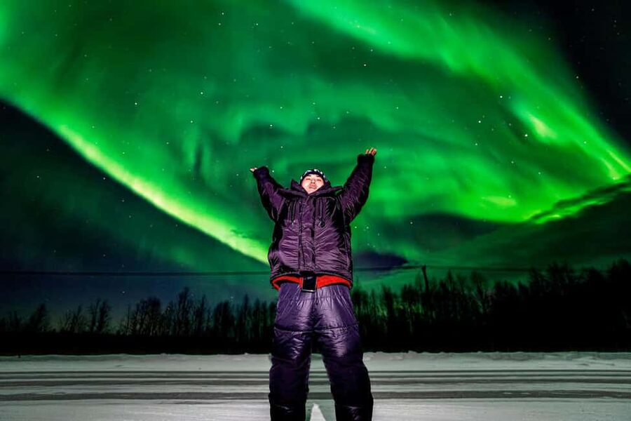 Rovaniemi: Guaranteed Aurora Hunt with Local Guides & Photos - Where you wait for the lights, and why the photo stops matter