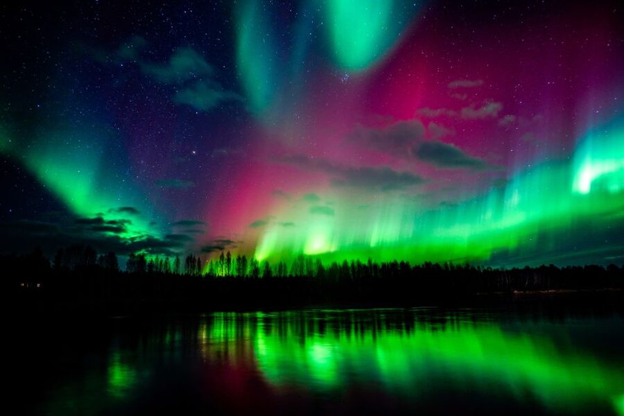 Rovaniemi: Guaranteed Northern Lights Hunting Adventure - Small-group comfort: why max 8 people matters at night
