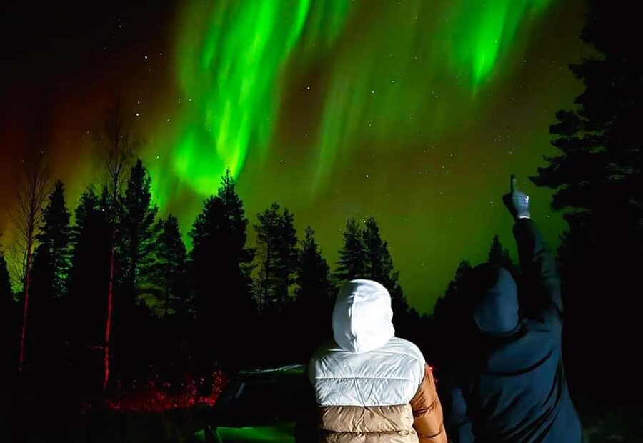 Rovaniemi: hunting for the Northern Lights with BBQ - The 19:30 pickup rhythm, and how to not miss the car