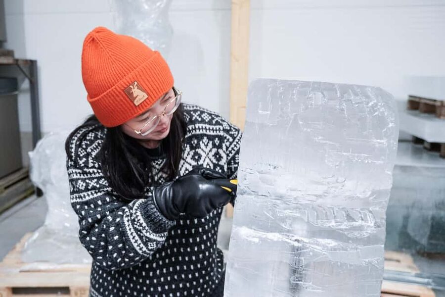 Rovaniemi: Ice sculpting experience with Transfers - Arctic SnowHotel and the Ice Bar: What makes this day different