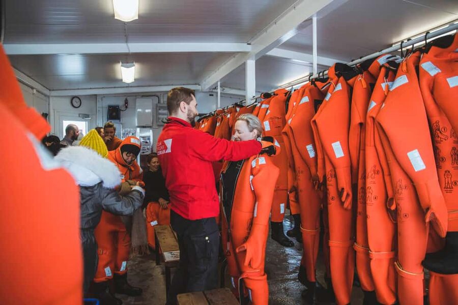 Rovaniemi: Icebreaker Cruise with Ice Floating and Transfer - Onboard comforts: hot drinks, theatre, and a place to warm up