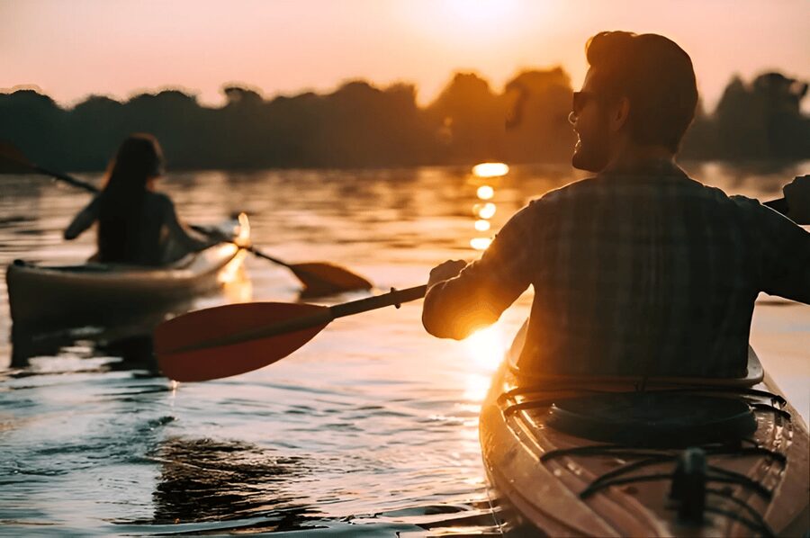 Rovaniemi: Midnight Sun Canoeing Adventure & BBQ - Lakeshore BBQ and hot drinks: the best kind of post-paddle reset