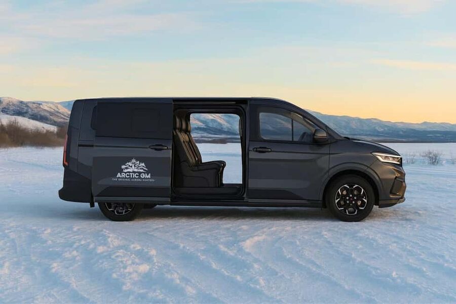 Rovaniemi: Midnight Sun Canoeing Adventure & BBQ - Getting to the lake: pickup in a 2025 Ford Tourneo 4x4