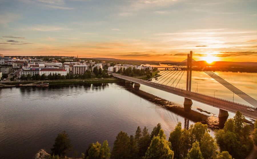 Rovaniemi: Midnight Sun Photography Tour - Stop 2, Hiking to Camp With a BBQ Plan