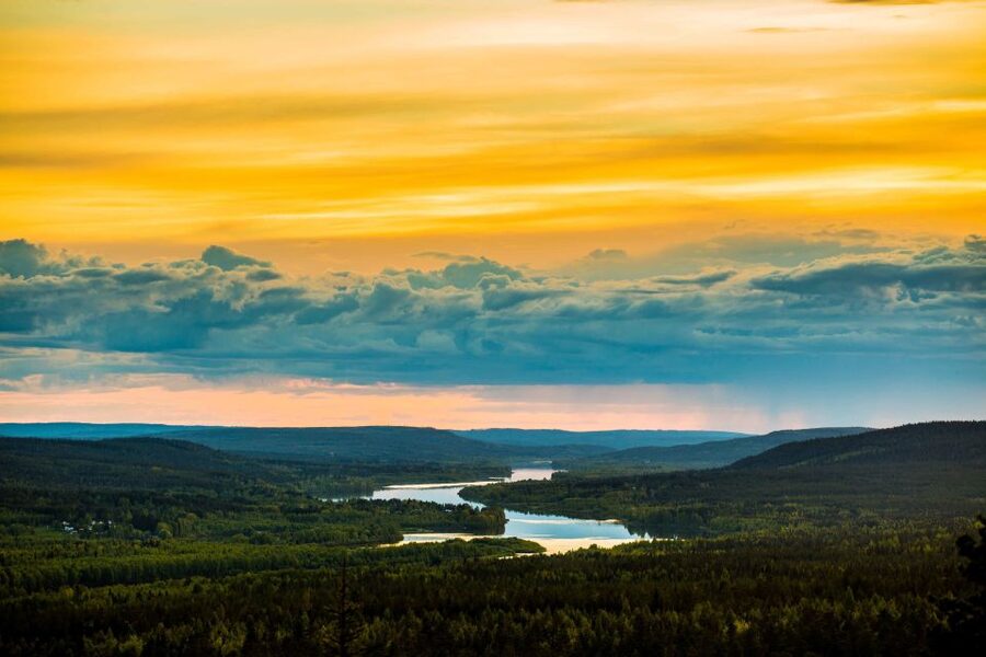 Rovaniemi: Midnight Sun Photography Tour - Midnight Pickup and the Small-Group Rhythm