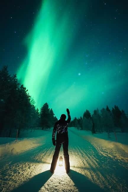 Rovaniemi: Northern Lights Group Tour with Guaranteed View - Your night outdoors: what timing and pacing feel like