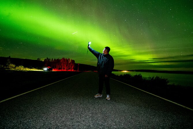 Rovaniemi: Northern Lights Hunting and Photography Tour - Snacks, hot drinks, and why comfort changes everything
