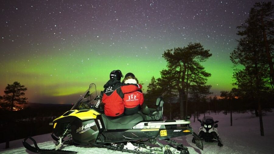 Rovaniemi: Northern Lights Snowmobile Hunt - Meeting Point Details and What to Do Before You Go